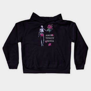 Amor Vincit Omnia skeleton and roses dark Kids Hoodie